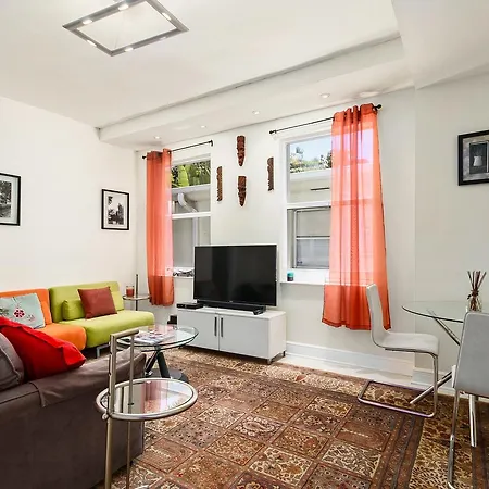 Two Bedroom Two Bath Apartment 2 Block To Beach